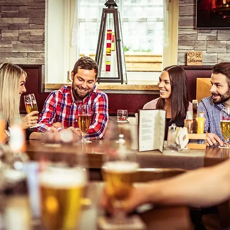 Brauhaus Zu מלון 4*